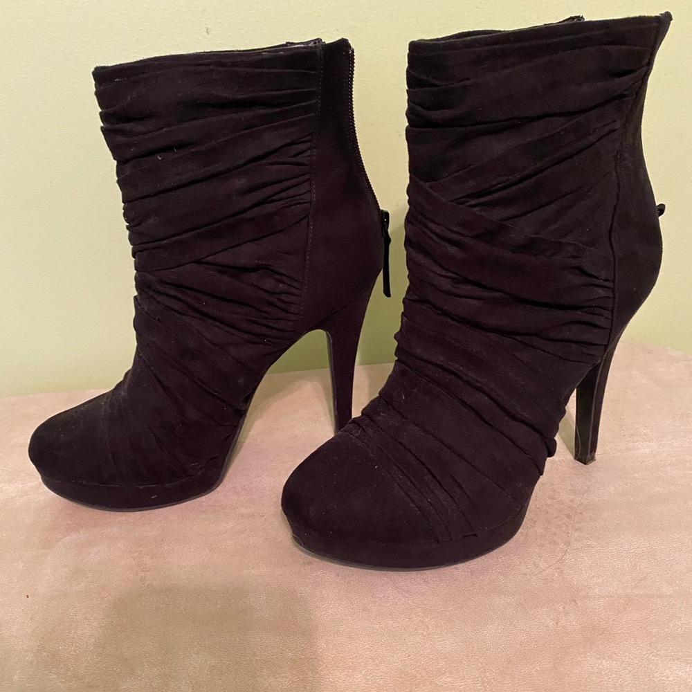 Elle High Heeled Black Boots - Size 8